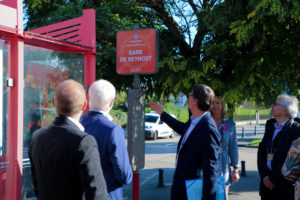 T-libr, voyage inaugural zone Côtière 06.10.2023 : Accueil en gare de Beynost, à l'arrêt de bus Colibri (crédits photo : CCMP)